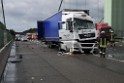 Schwerer LKW VU PKlemm A 4 Rich Olpe auf der Rodenkirchener Bruecke P155